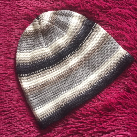 Knitted cream grey striped beanie cap (NWOT) - Picture 2 of 6